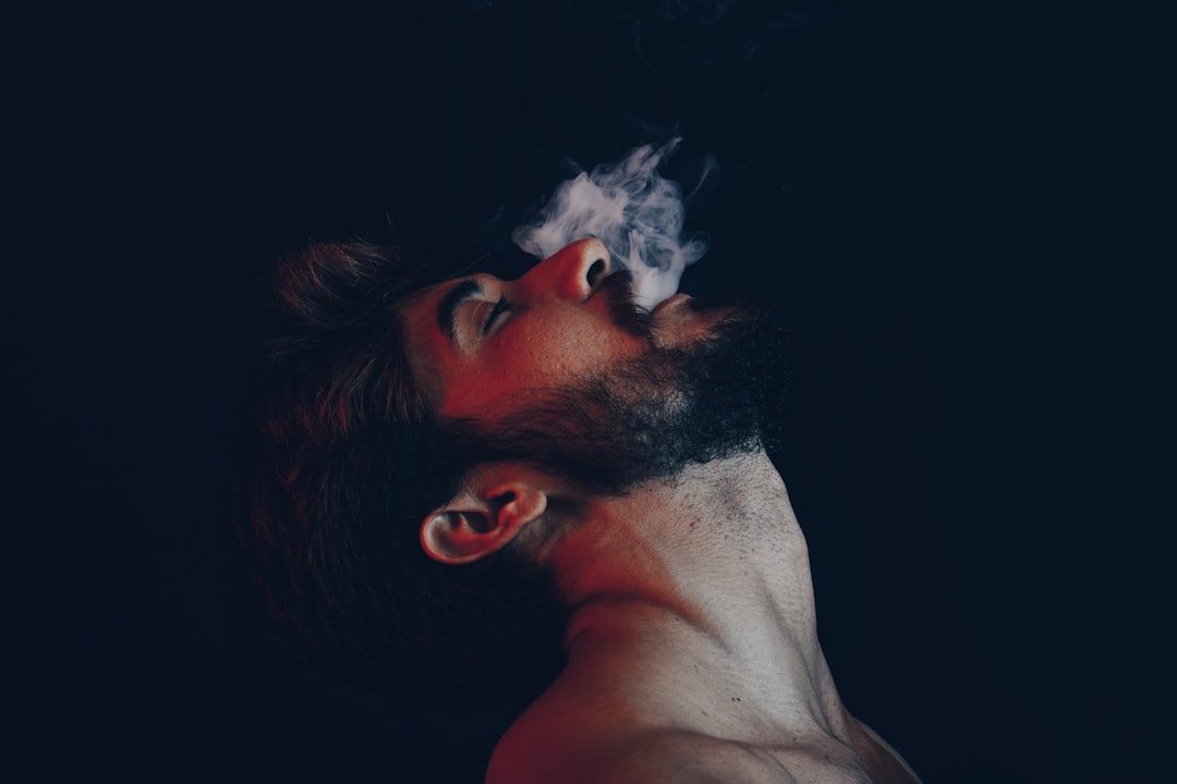Photo smoke cigars
